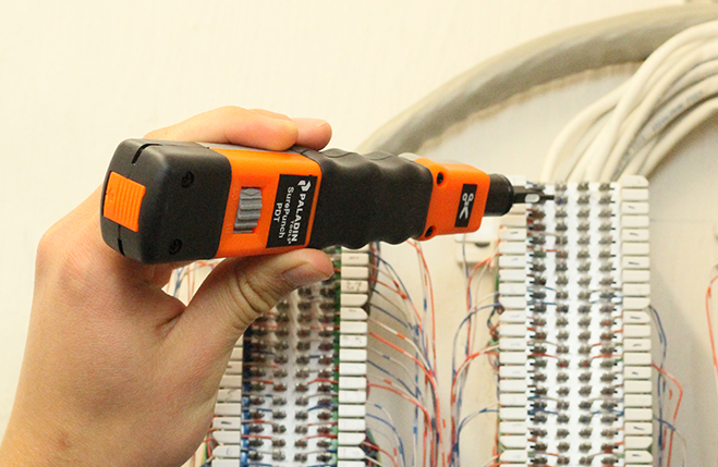 Coax punchdown tool for technician